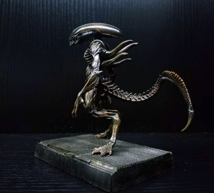 نموذج عرض كائن فضائي مصنوع من  - مراجعة Model Kit Anubis وسعره