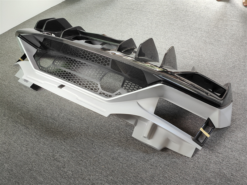 طقم هيكل خلفي جديد من ألياف ال - مراجعة Model Kit Lamborghini وسعره