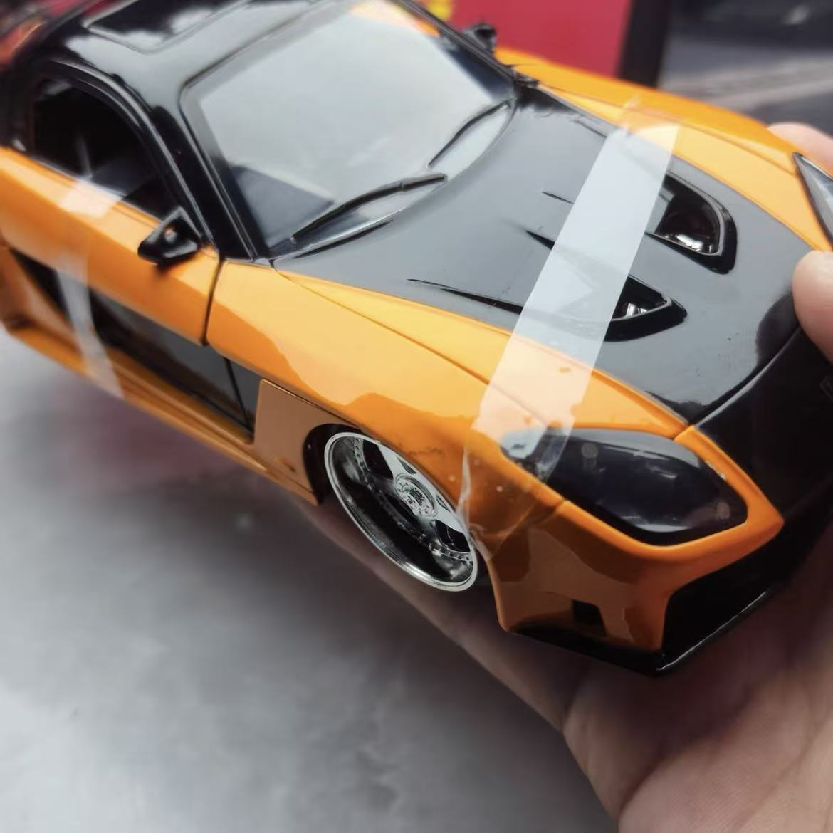 نموذج سيارة JADA 1:24 طوكيو در - مراجعة Model Kit Lamborghini وسعره